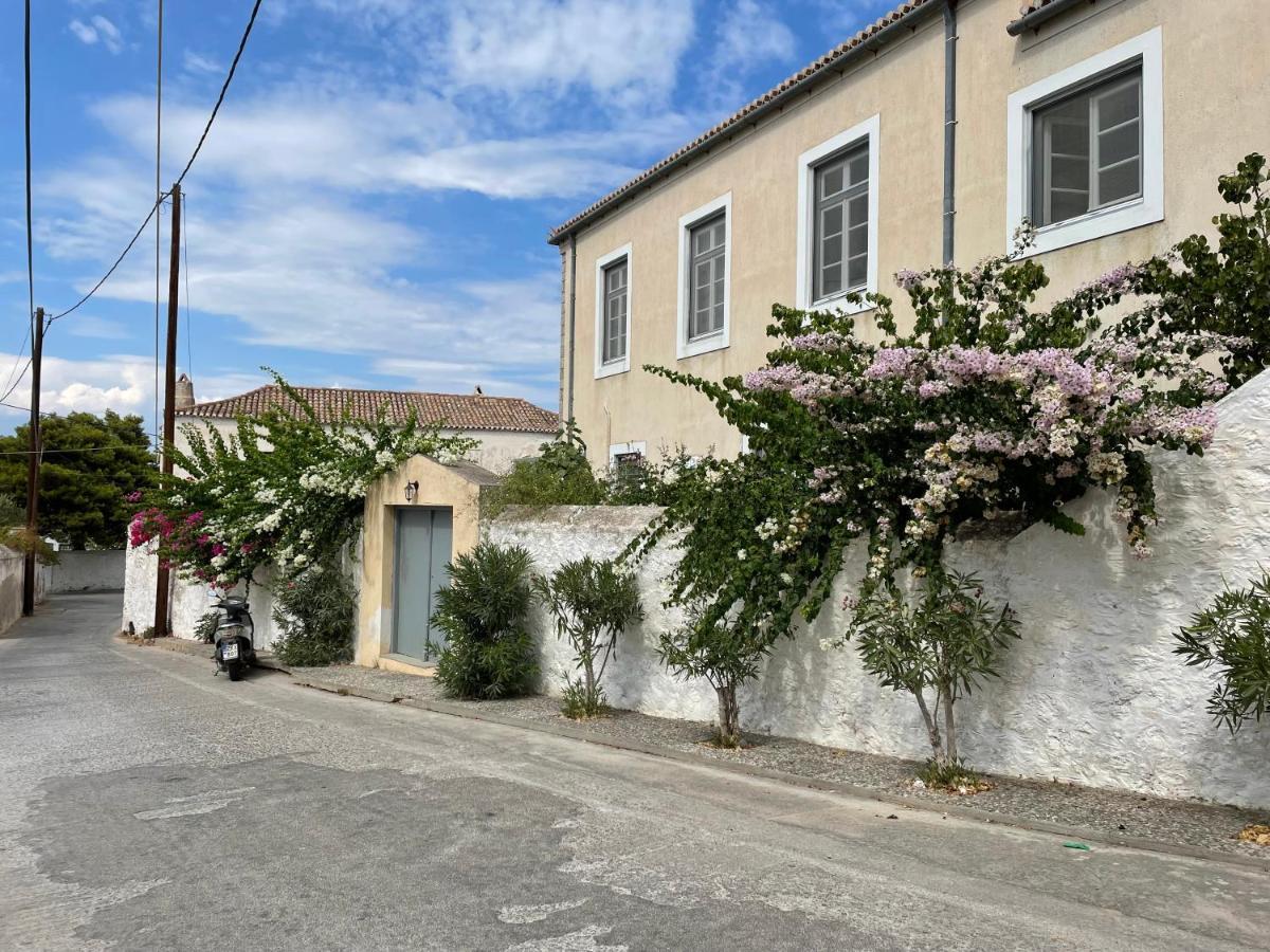 Villa 1853, Spetses Ground Floor Bagian luar foto
